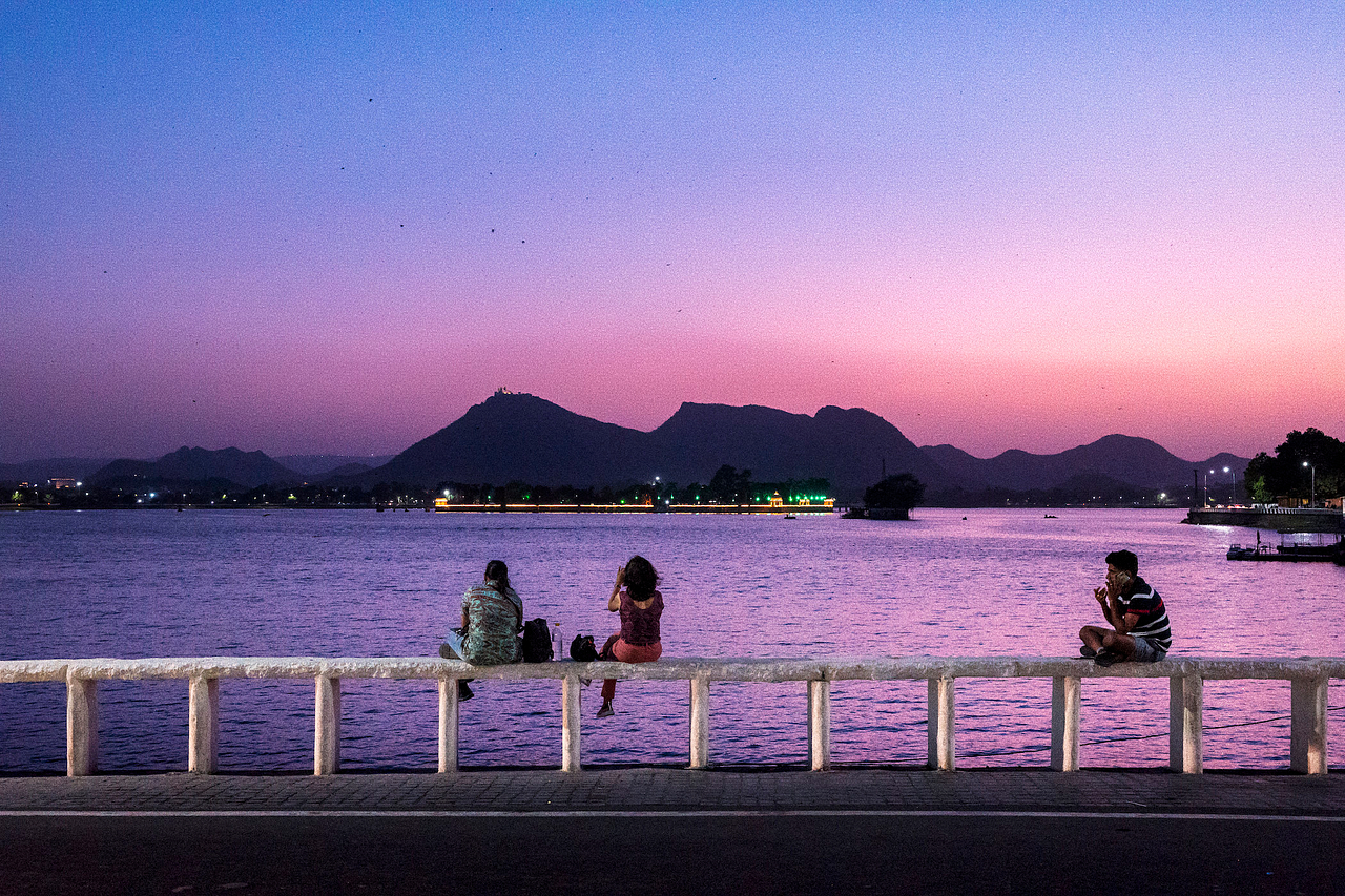 Fateh Sagar Lake: Watch The Sunset Over The Lake