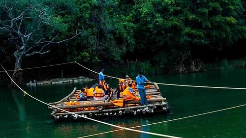 Kuruva Island: Enjoy Bamboo Rafting