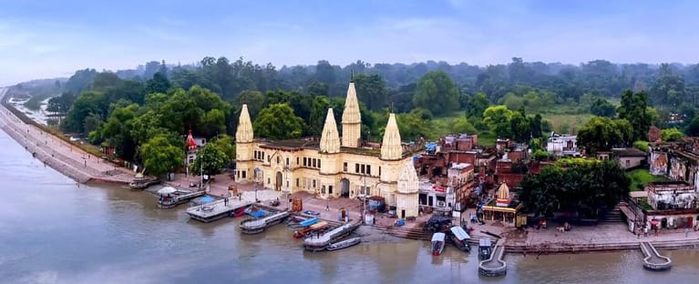 🌸 अयोध्या में घूमने की प्रमुख जगहें (Top Places to Visit in Ayodhya) Image