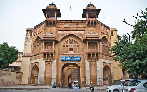 Discover Akbar Palace and Museum